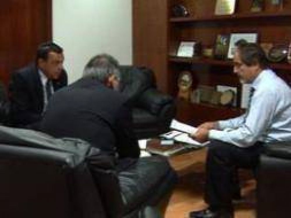 Z�rate: Intendente C�ffaro gestion� obras para el distrito en el SPAR
