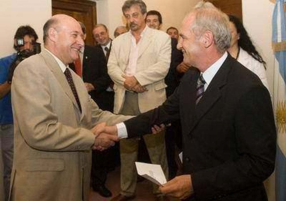 Arturo Aguirre deja OSEP, aislado pol�ticamente y sospechado por la Justicia