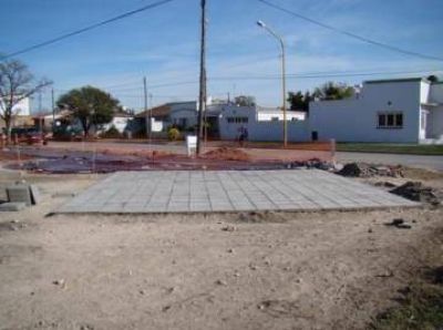 Avanzan las remodelaciones de la plaza Islas Malvinas