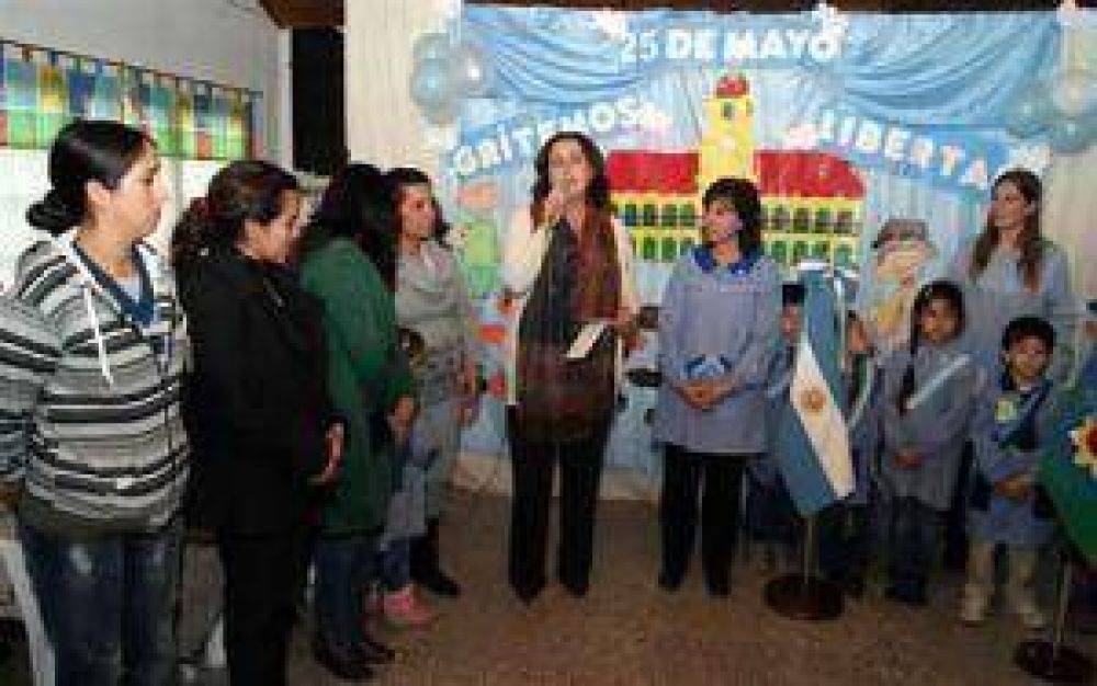 Entregaron un subsidio al Jard�n 910 