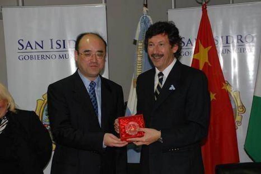 El intendente Posse recibi� a una delegaci�n representativa de China