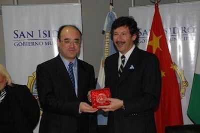 El intendente Posse recibi� a una delegaci�n representativa de China