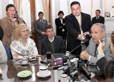 Barrionuevo interioriz� a la  prensa sobre las gestiones  en torno al proyecto del  Ferrocarril a Chile