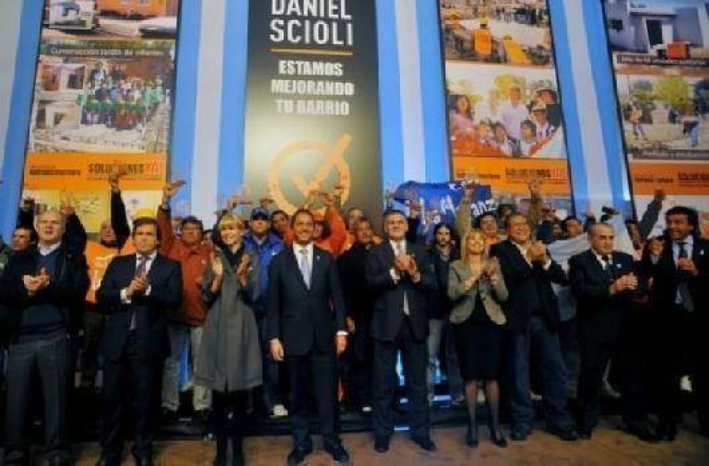 Scioli entreg� asistencia financiera a municipios de la regi�n 