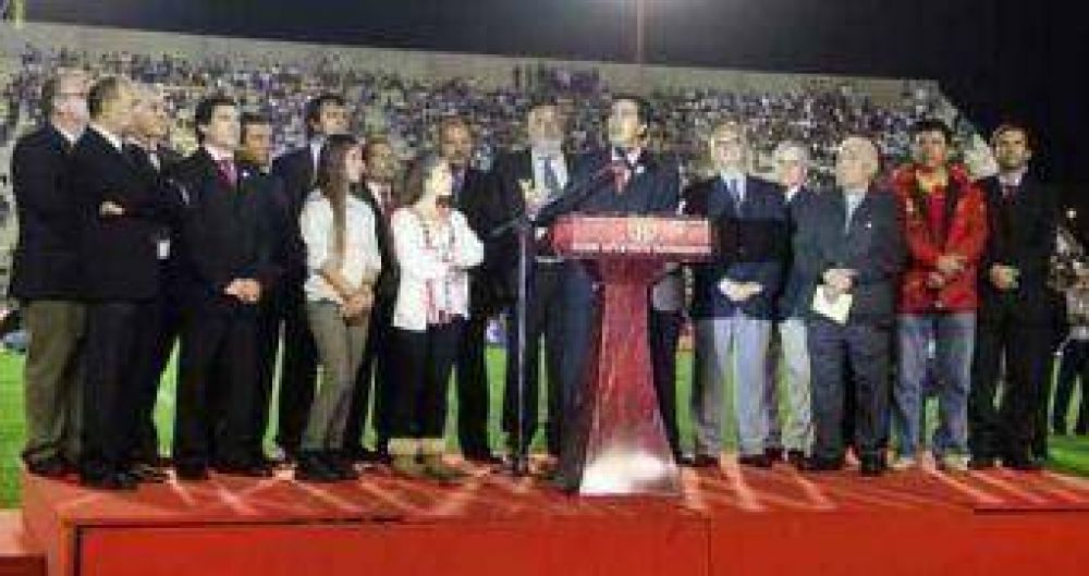 Capitanich inaugur� el estadio de Sarmiento