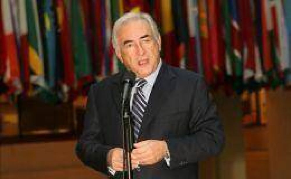 Aseguran que Strauss-Kahn ofrecer�a una suma "de siete cifras" por el silencio de la mucama