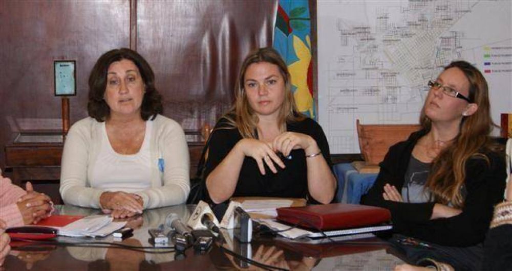 luj�n - CONFERENCIA DE PRENSA SOBRE DENUNCIAS CONTRA EL CONCEJO ESCOLAR