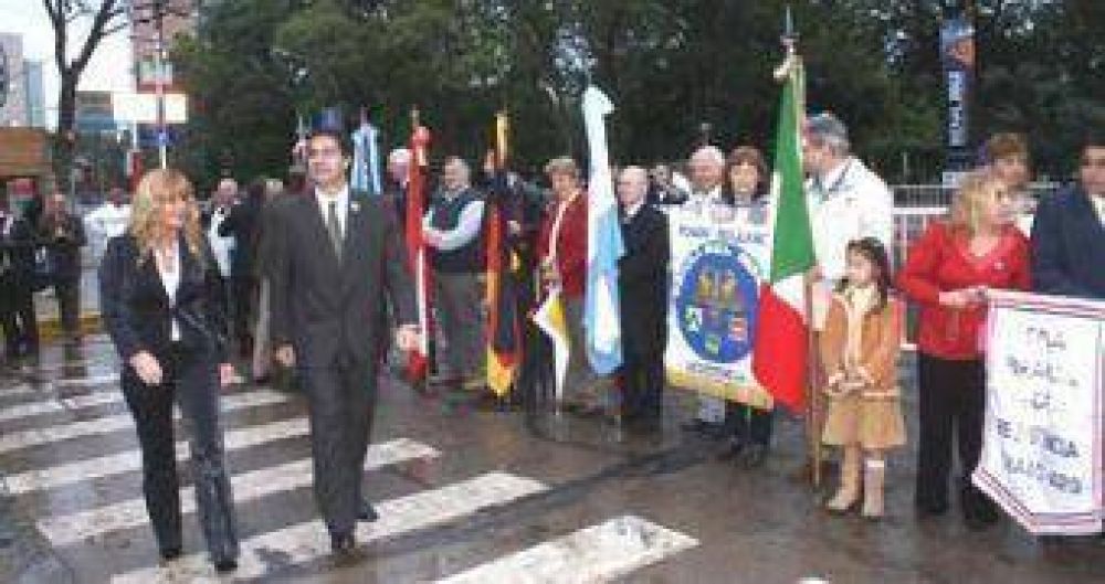 Capitanich y A�da Ayala presidieron el izamiento de banderas
