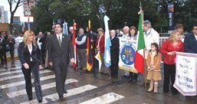 Capitanich y A�da Ayala presidieron el izamiento de banderas