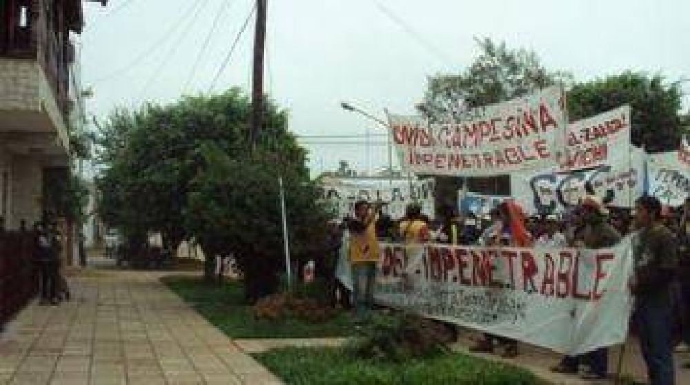 Comunidades se movilizaron a la casa del vicegobernador