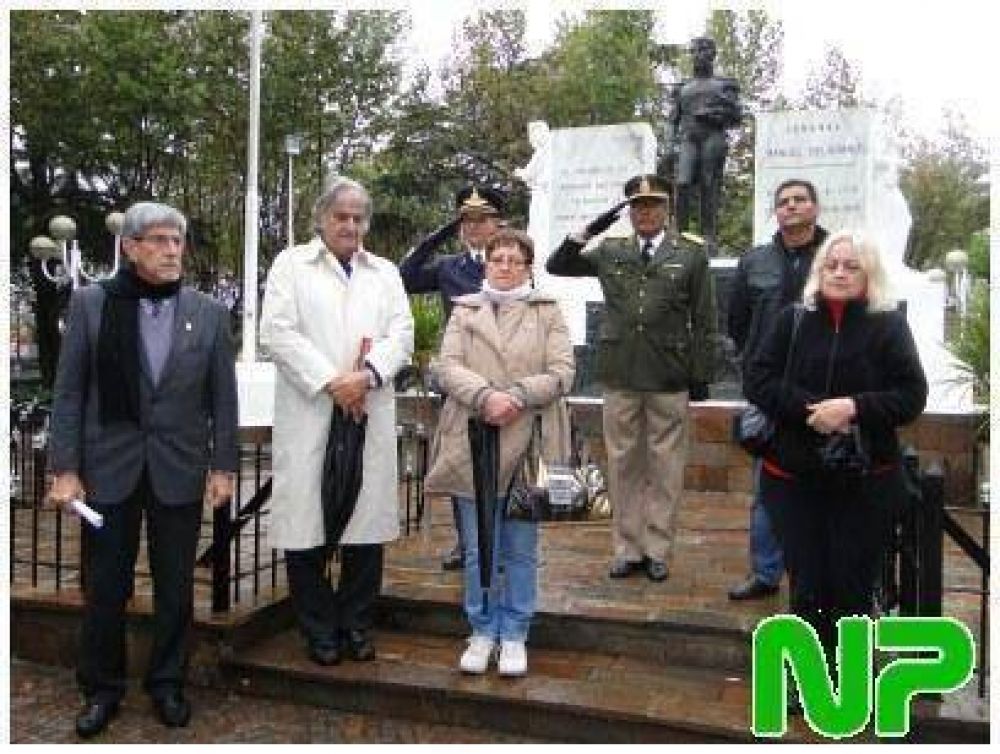 BAJO UNA TENUE LLOVIZNA JOSE C. PAZ RECORDO EL NACIMIENTO DE LA PATRIA 
