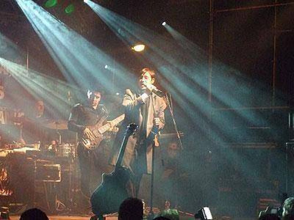 Luciano Pereyra cerr� la celebraci�n por el 25 de Mayo en Lan�s