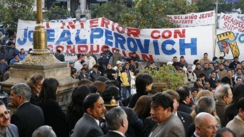 Los actos oficiales se desarrollaron sin incidentes y con escaso inter�s c�vico