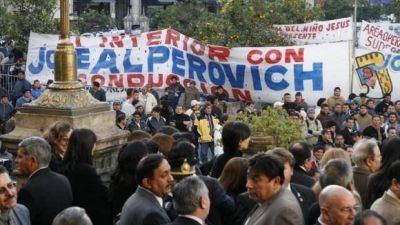 Los actos oficiales se desarrollaron sin incidentes y con escaso inter�s c�vico