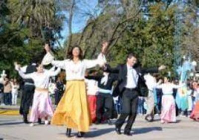 Fern�ndez le puso el "cuerpo y el alma" a los bailes folkl�ricos