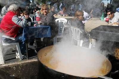 Con el tradicional locro, la Capital hizo patria por el 25 de Mayo