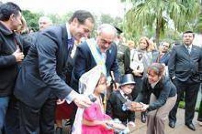 El pueblo correntino celebr� un nuevo aniversario del primer grito de libertad