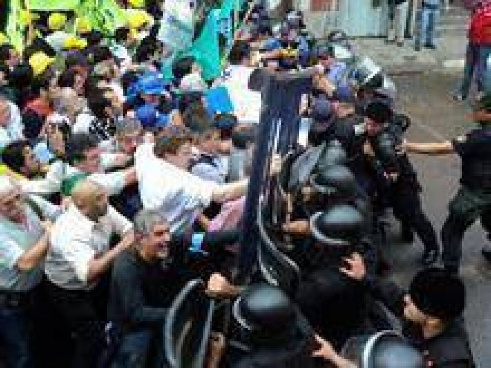 Relaci�n Gobierno-sindicatos, en su momento m�s cr�tico