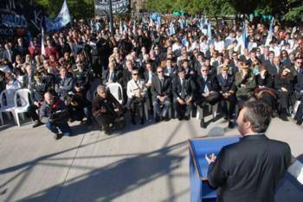 Breitenstein destac� el trabajo de los vecinos "an�nimos" y llam� a un "nuevo comienzo" del pa�s y de la ciudad