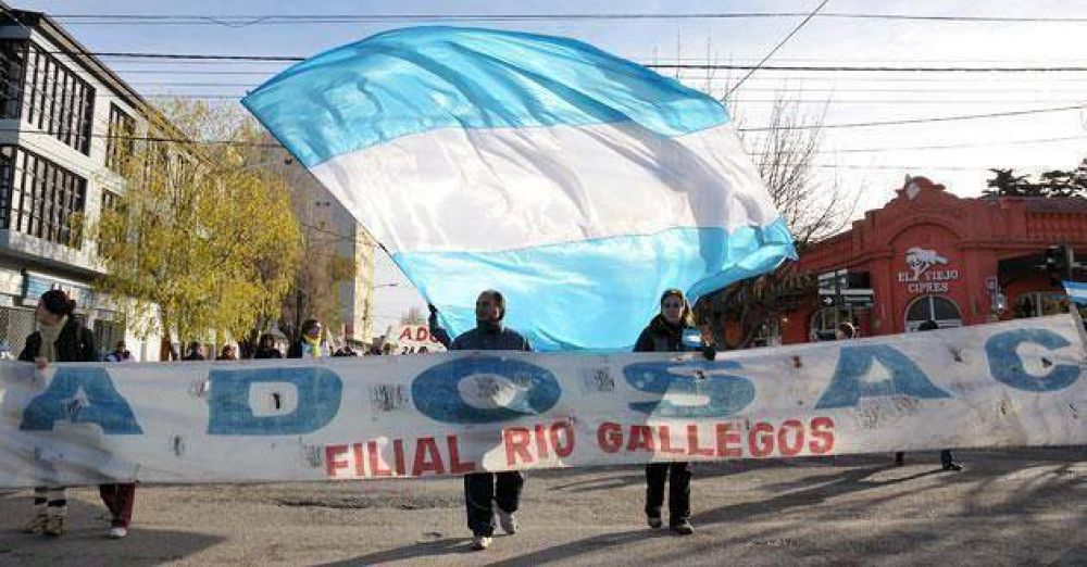 Cabildo abierto y marcha docente en R�o Gallegos