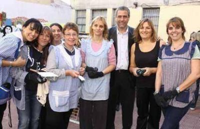 El Intendente Ferraresi visit� la Escuela Primaria N� 41 y el Jard�n de Infantes N� 917, de Pi�eiro 