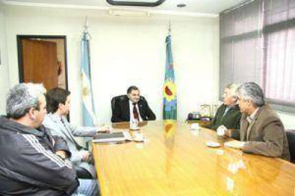 Municipio promete agilizar tr�mites a los comerciantes del distrito 