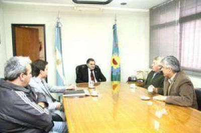 Municipio promete agilizar tr�mites a los comerciantes del distrito 