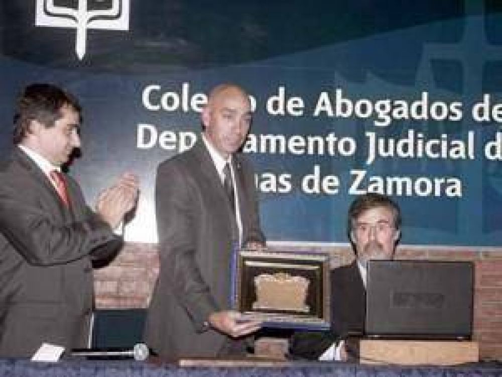 Por su compromiso, distinguieron a Jorge Rivas en el Colegio de Abogados