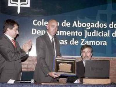 Por su compromiso, distinguieron a Jorge Rivas en el Colegio de Abogados