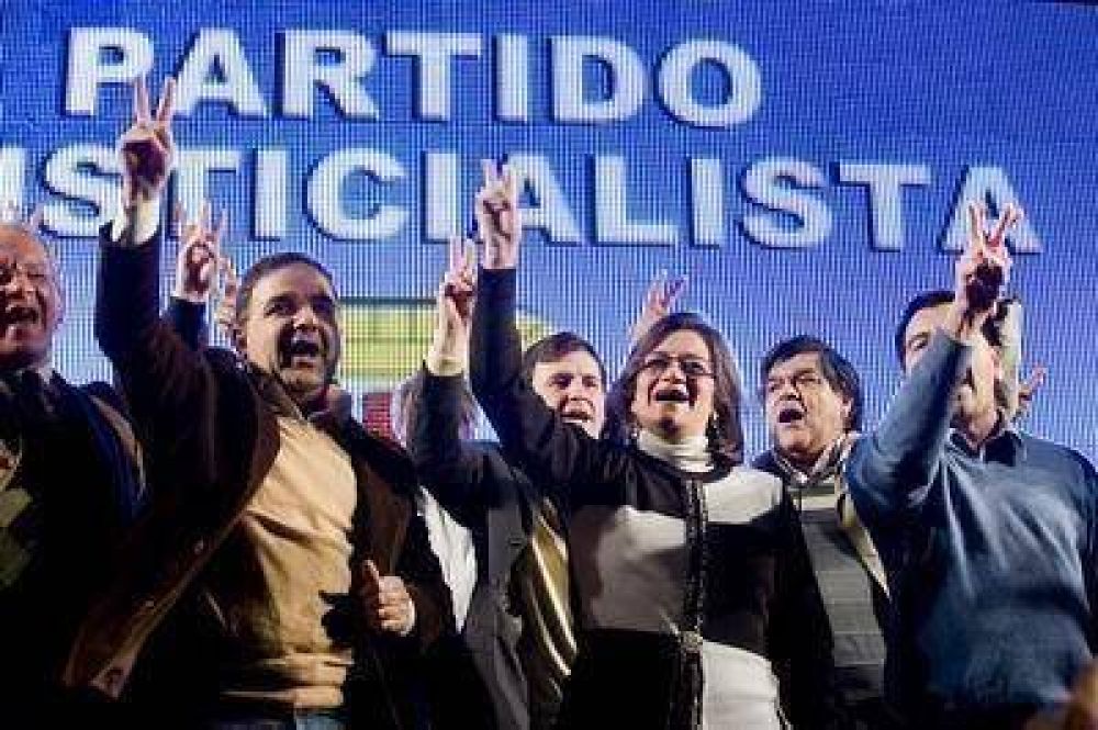Asumi� la nueva conducci�n del PJ con cr�ticas al Gobierno