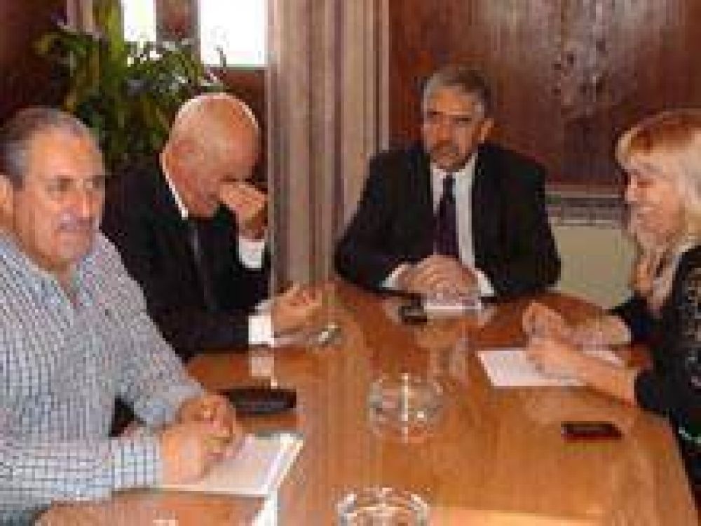 Acuerdo por incremento salarial a empleados estatales rionegrinos