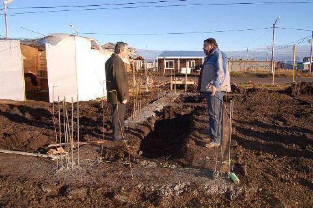 El Municipio comenz� la construcci�n del SUM del barrio Chacra XI