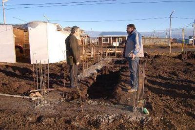 El Municipio comenz� la construcci�n del SUM del barrio Chacra XI