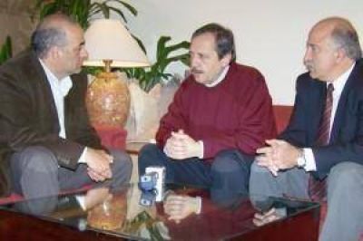 Dijo Alfons�n �no es l�gico que el Socialismo vaya dividido del Radicalismo�