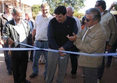 Closs inaugur� varias obras en localidades del norte