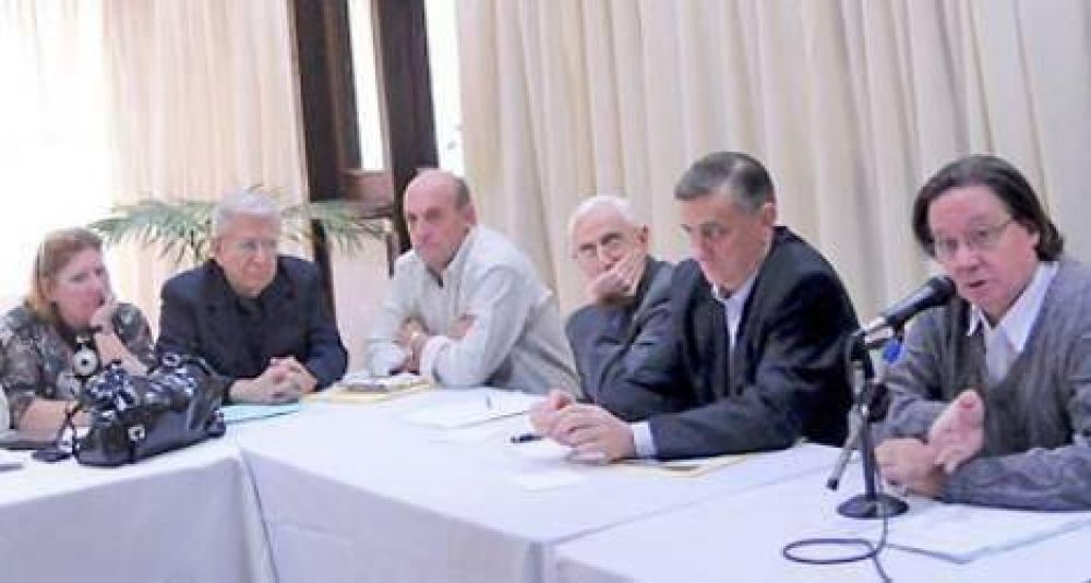 Binner procura evitar da�os ante una eventual ruptura con la UCR