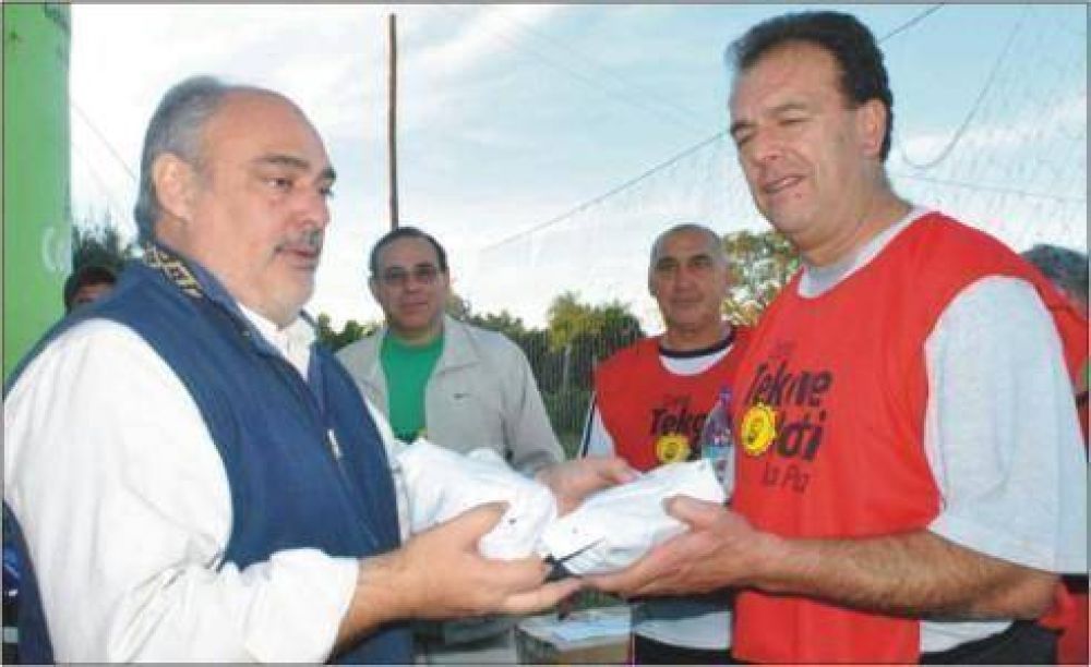 Con la presencia del gobernador Colombi se puso en marcha el programa Tekove-Pot�
