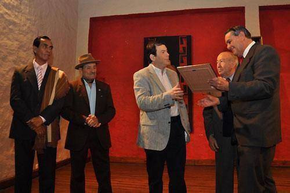 Zamora fue distinguido por la Sociedad de Folcloristas