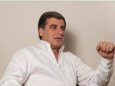 Ituzaing�: Opositor critic� al intendente y dijo que el candidato es Horacio Gonz�lez
