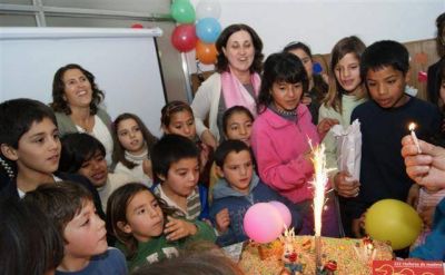 LUJ�N - LA INTENDENTA INAUGURO LA NUEVA SALA DE COMPUTACION DE LA CASA DEL NI�O