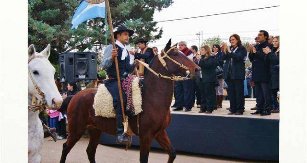 LUJ�N - LA INTENDENTA ENCABEZO EL ACTO Y LOS FESTEJOS POR LOS 123 A�OS DE CORTINEZ