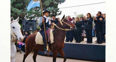 LUJ�N - LA INTENDENTA ENCABEZO EL ACTO Y LOS FESTEJOS POR LOS 123 A�OS DE CORTINEZ