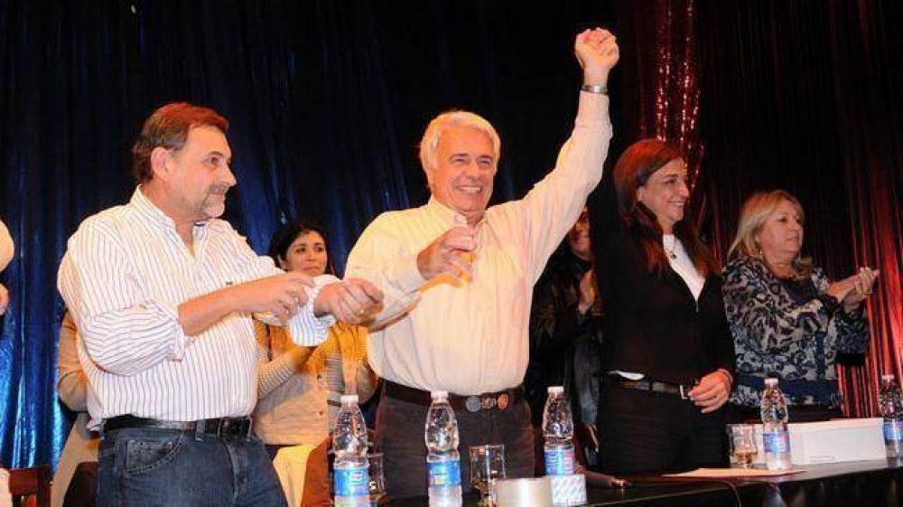 Pese al aval del PJ a Cristina, sigue la pelea por la lista local