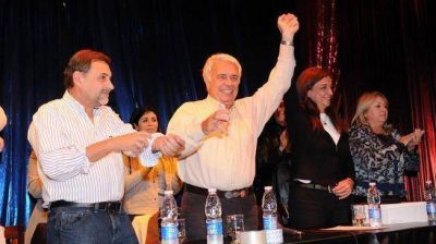 Pese al aval del PJ a Cristina, sigue la pelea por la lista local