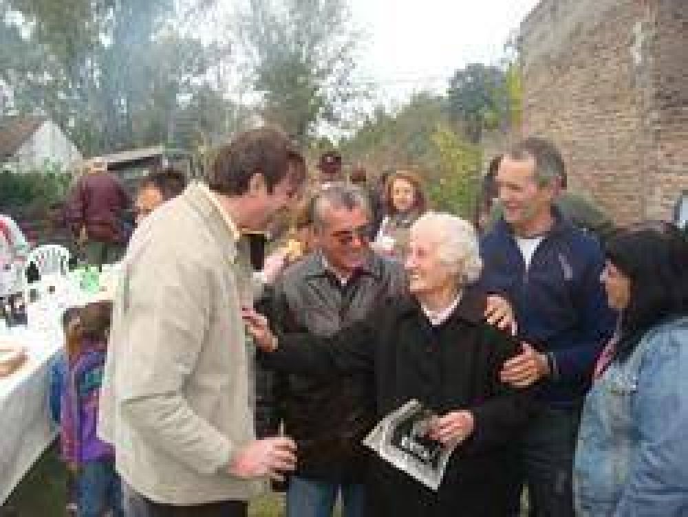 Oscar Luciani en el Centro de Atenci�n Primaria del Barrio Villa del Parque