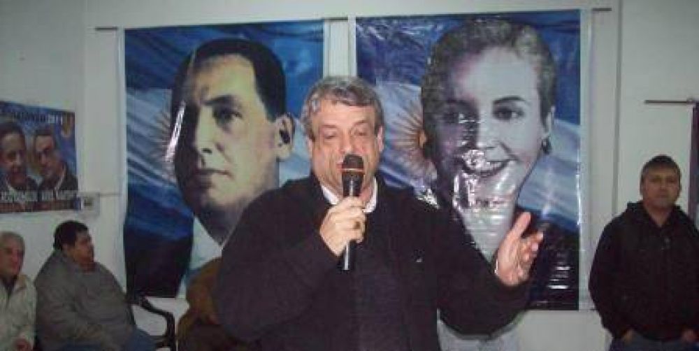 El candidato a intendente Ariel Mart�nez escuch� reclamos vecinales