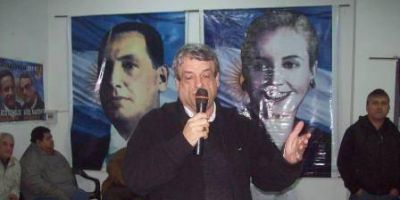 El candidato a intendente Ariel Mart�nez escuch� reclamos vecinales