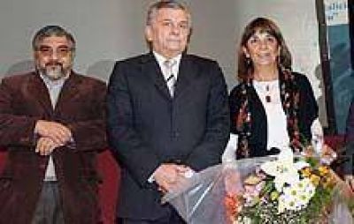 Infante rindi� homenaje a docentes municipales