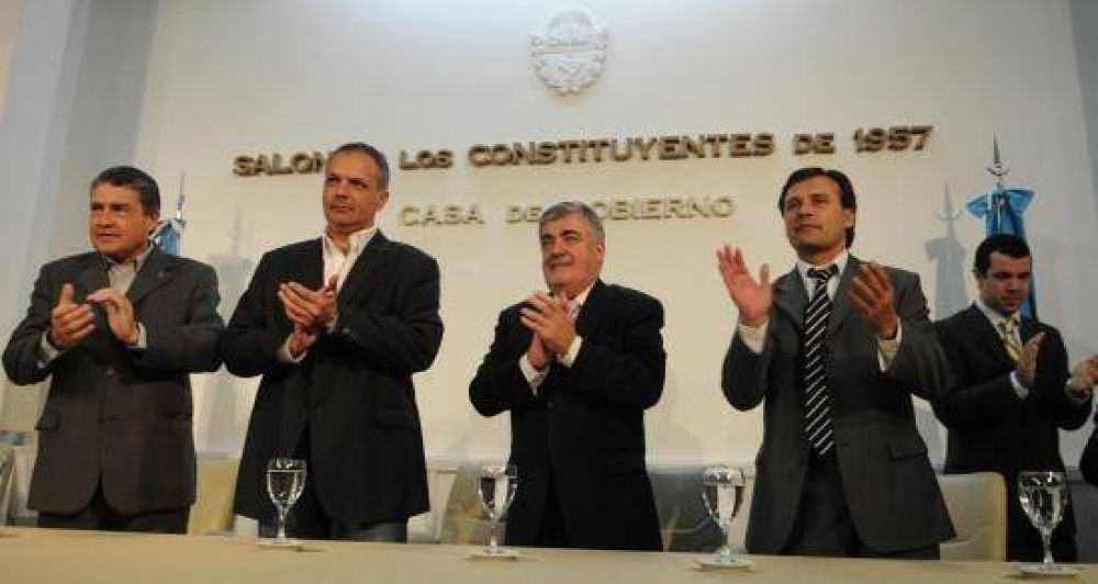El Gobernador adelant� la convocatoria al Congreso del PJ y asegur� que buscar� profundizar el di�logo
