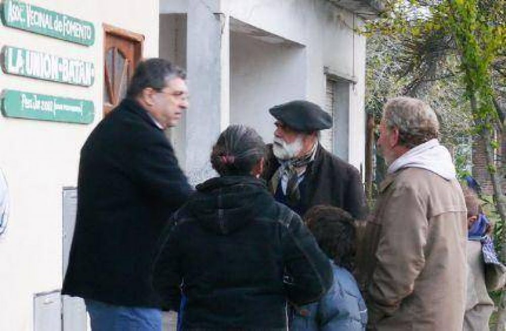Carlos Cheppi fue recibido con mate y tortas en Bat�n
